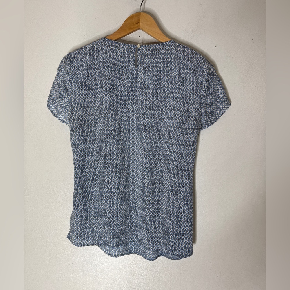 Talbots Blouse Size 6 Blue Cream Geo Dot 100% Silk Pleated Pintuck Keyhole Top - Picture 2 of 4